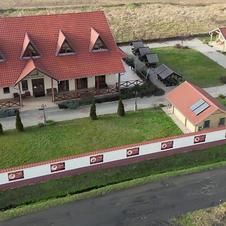 Tuzseri Palinka Tanya Bagian luar foto