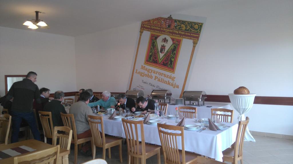 Tuzseri Palinka Tanya Bagian luar foto
